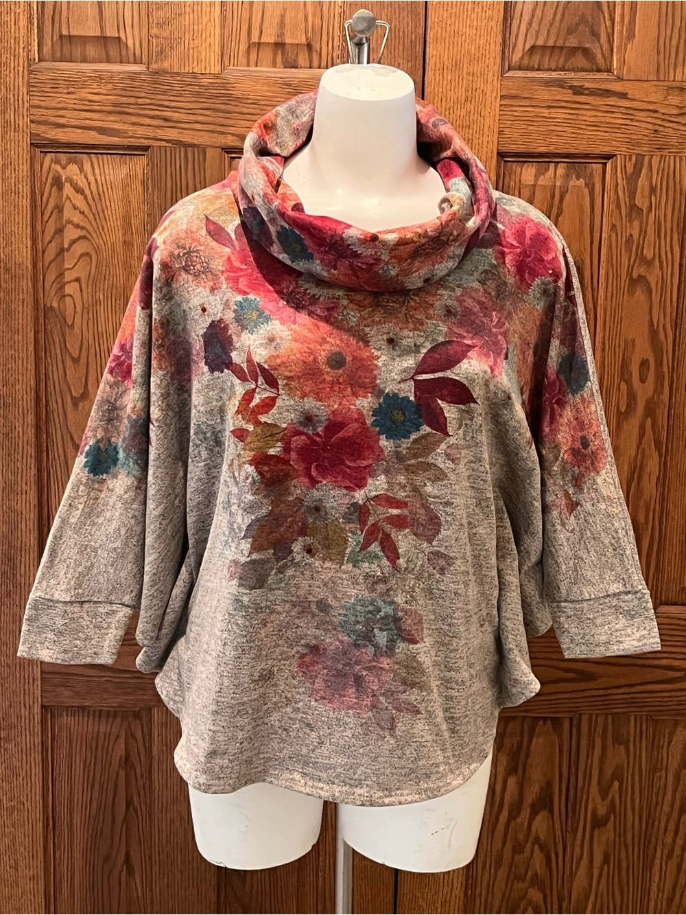 Vintage Passports from Pier 1 batwing cowl neck floral top S